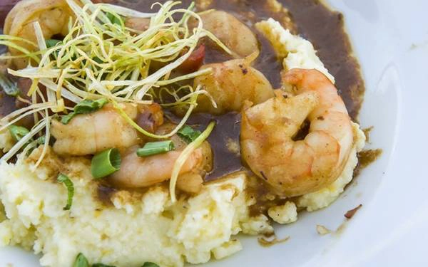 Tôm và bột ngô, Nam Carolina: Đây được coi là món ăn sáng truyền thống của vùng Nam Carolina. Bột ngô thường được nấu với sữa, thêm bơ và sau đó cho tôm lên trên. Tôm và bột ngô, Nam Carolina: Đây được coi là món ăn sáng truyền thống của vùng Nam Carolina. Bột ngô thường được nấu với sữa, thêm bơ và sau đó cho tôm lên trên.
