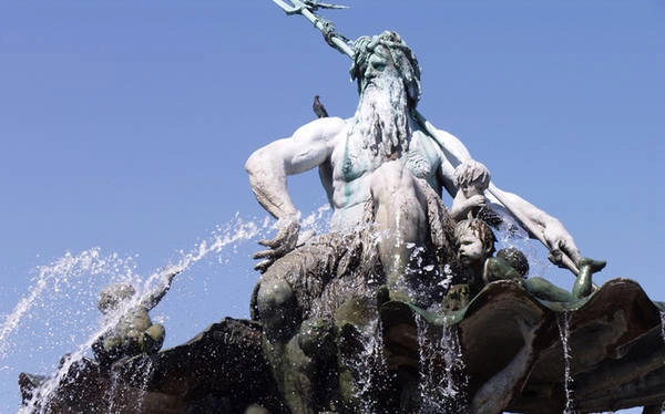 <strong>Neptune, Đức:</strong> Đài phun nước Neptune là một ốc đảo yên tĩnh nằm ở quận Mitte, Berlin, được xây dựng vào năm 1891 và thiết kế bởi Reinhold Begas. Công trình gồm bức tượng thần La Mã Neptune ngay ở trung tâm, bốn phụ nữ xung quanh đại diện cho bốn con sông chính của nước Phổ là Elbe, Rhine, Vistula và Oder. <strong>Neptune, Đức:</strong> Đài phun nước Neptune là một ốc đảo yên tĩnh nằm ở quận Mitte, Berlin, được xây dựng vào năm 1891 và thiết kế bởi Reinhold Begas. Công trình gồm bức tượng thần La Mã Neptune ngay ở trung tâm, bốn phụ nữ xung quanh đại diện cho bốn con sông chính của nước Phổ là Elbe, Rhine, Vistula và Oder.