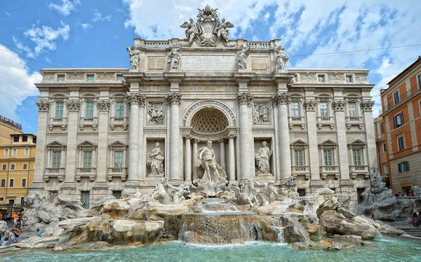 <strong>Đài phun nước Trevi, Rome, Italy:</strong> Trevi là đài phun nước nổi tiếng thế giới với niềm tin, nếu ai đó ném đồng xu xuống nước có thể quay lại đây một lần nữa. <strong>Đài phun nước Trevi, Rome, Italy:</strong> Trevi là đài phun nước nổi tiếng thế giới với niềm tin, nếu ai đó ném đồng xu xuống nước có thể quay lại đây một lần nữa.