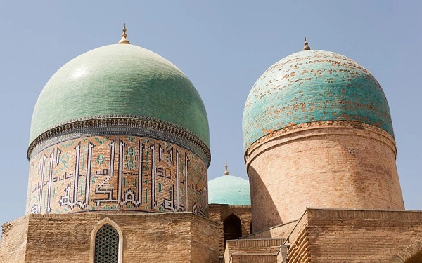 Trung tâm lịch sử của Shakhrisyabz, Uzbekistan: Cách Samarkand 90 phút lái xe về phía Nam là Shakhrisyabz, một thành phố 2.000 năm tuổi của vùng Kesh. Ở đây, du khách sẽ tìm thấy bức tường thời Trung cổ, đền thờ Hồi giáo có mái vòm màu xanh lam, cùng nhiều kiểu kiến trúc đa dạng. Tuy nhiên, nơi đây đang chịu sức ép lớn từ vấn đề phát triển cơ sở hạ tầng du lịch. Ảnh: VW Pics/Getty. Trung tâm lịch sử của Shakhrisyabz, Uzbekistan: Cách Samarkand 90 phút lái xe về phía Nam là Shakhrisyabz, một thành phố 2.000 năm tuổi của vùng Kesh. Ở đây, du khách sẽ tìm thấy bức tường thời Trung cổ, đền thờ Hồi giáo có mái vòm màu xanh lam, cùng nhiều kiểu kiến trúc đa dạng. Tuy nhiên, nơi đây đang chịu sức ép lớn từ vấn đề phát triển cơ sở hạ tầng du lịch. Ảnh: VW Pics/Getty.