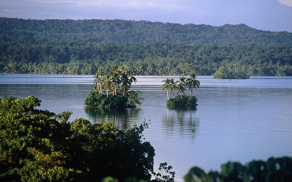 Đông Rennell, quần đảo Solomon: Unesco ước tính có khoảng 62 di sản văn hoá thế giới bị đe doạ bởi biến đổi khí hậu, trong đó có Đông Rennell ở đảo Rennell, hòn đảo cực nam của quần đảo Solomon, Tây Thái Bình Dương. Nơi đây có rạn san hô vòng lớn nhất thế giới với chiều dài 86 km và rộng 15 km cùng nhiều loài sinh vật đặc biệt đang chịu các tác động tiêu cực từ biến đổi khí hậu. Ảnh: Peter Hendrie/Getty. Đông Rennell, quần đảo Solomon: Unesco ước tính có khoảng 62 di sản văn hoá thế giới bị đe doạ bởi biến đổi khí hậu, trong đó có Đông Rennell ở đảo Rennell, hòn đảo cực nam của quần đảo Solomon, Tây Thái Bình Dương. Nơi đây có rạn san hô vòng lớn nhất thế giới với chiều dài 86 km và rộng 15 km cùng nhiều loài sinh vật đặc biệt đang chịu các tác động tiêu cực từ biến đổi khí hậu. Ảnh: Peter Hendrie/Getty.