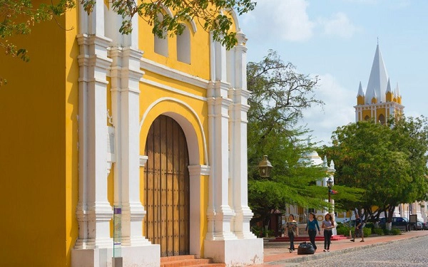 Coro và khu vực cảng, Venezuela: Bên bờ biển Caribeann ở tiểu bang Falcón, Venezuele là thị trấn nhỏ Coro và khu vực cảng biển được công nhận là di sản thế giới. Nơi đây có các tòa nhà xây dựng bằng đất nện từ năm 1527, là ví dụ duy nhất còn sót lại về sự kết hợp độc đáo của truyền thống địa phương với các kỹ thuật kiến trúc Mudéjar của Tây Ban Nha và Hà Lan. Tuy nhiên, Coro đã bị hư hại nặng nề do những trận mưa lớn bất thường vào năm 2005. Ảnh: Danita Delimont/Getty. Coro và khu vực cảng, Venezuela: Bên bờ biển Caribeann ở tiểu bang Falcón, Venezuele là thị trấn nhỏ Coro và khu vực cảng biển được công nhận là di sản thế giới. Nơi đây có các tòa nhà xây dựng bằng đất nện từ năm 1527, là ví dụ duy nhất còn sót lại về sự kết hợp độc đáo của truyền thống địa phương với các kỹ thuật kiến trúc Mudéjar của Tây Ban Nha và Hà Lan. Tuy nhiên, Coro đã bị hư hại nặng nề do những trận mưa lớn bất thường vào năm 2005. Ảnh: Danita Delimont/Getty.