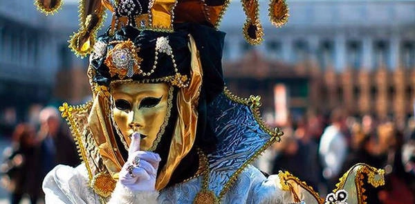 Thành phố Venice của Italy trở nên đặc biệt quyến rũ vào mùa lễ hội tháng 2 - mùa lễ tình nhân. Thành phố Venice của Italy trở nên đặc biệt quyến rũ vào mùa lễ hội tháng 2 - mùa lễ tình nhân.