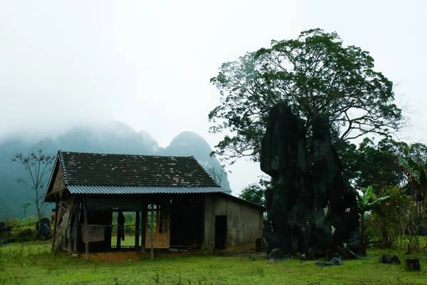Hồ Yên Phú thuộc thôn Yên Phú (xã Trung Hóa, huyện Minh Hóa) cũng là địa điểm được lựa chọn làm bối cảnh trong phim.