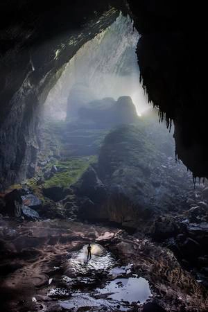 <strong>1. Việt Nam đóng góp 3 kỳ quan thiên nhiên ở châu Á: </strong>Smarter Travel, chuyên trang du lịch của Mỹ công bố danh sách 27 kỳ quan thiên nhiên ở châu Á, trong đó có vịnh Hạ Long, hang Sơn Đoòng và Cần Giờ của Việt Nam. Ảnh: John Spies.