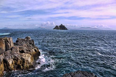 Quần đảo Skellig nơi có rất nhiều các loài chim đến cư trú và là địa điểm ngắm chim nổi tiếng tại Ireland. Quần đảo Skellig nơi có rất nhiều các loài chim đến cư trú và là địa điểm ngắm chim nổi tiếng tại Ireland.