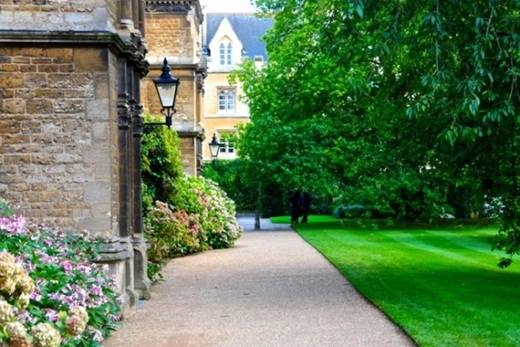 Nếu bạn say mê Harry Potter và ngưỡng mộ lịch sự, Oxford chính là điểm đến hoàn hảo nhất dành cho bạn. Nếu bạn say mê Harry Potter và ngưỡng mộ lịch sự, Oxford chính là điểm đến hoàn hảo nhất dành cho bạn.