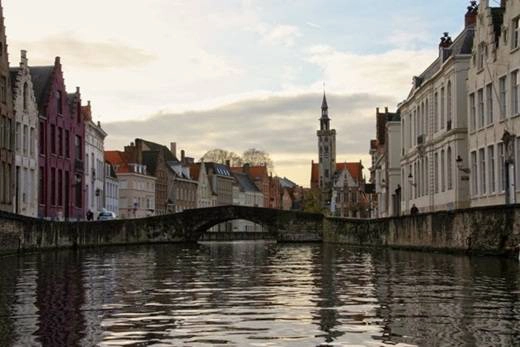 Được biết đến như Venice của phương Bắc, thị trấn Bruges ấm áp là giấc mơ của mọi nhiếp ảnh gia và những người ghiền bia. Được biết đến như Venice của phương Bắc, thị trấn Bruges ấm áp là giấc mơ của mọi nhiếp ảnh gia và những người ghiền bia.