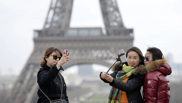 1. Tháp Eiffel, Paris (10.700 bức ảnh). nhungdiadiemduoctusuongnhieunhatthegioi-ivivu-1
