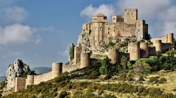Aragon, Tây Ban Nha: Nằm ở phía tây Catalonia, Aragon là điểm đến hấp dẫn chưa được nhiều người biết đến. Thị trấn Teruel, với kiến trúc Mudejar đáng kinh ngạc, những ngôi làng xinh đẹp của Albarracin và Alquezar, hay vườn quốc gia Ordesa là một vài điều thú vị đang chờ đón du khách tại Aragon. Ảnh: Leodescapes.