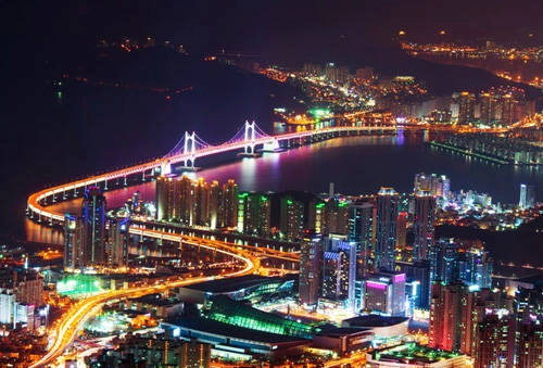 Theo Thrillist, Macau, Trung Quốc là điểm đến hút khách bậc nhất châu Á với những sòng bài và sự nhộn nhịp của đường phố. Trong khi đó, Busan, thành phố lớn thứ hai ở Hàn Quốc lại không phải là nơi được nhiều người biết đến. Theo Thrillist, Macau, Trung Quốc là điểm đến hút khách bậc nhất châu Á với những sòng bài và sự nhộn nhịp của đường phố. Trong khi đó, Busan, thành phố lớn thứ hai ở Hàn Quốc lại không phải là nơi được nhiều người biết đến.