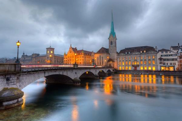Cảnh quan thiên nhiên đẹp mắt bên sông Limmat. Ảnh: layoverguide.com Cảnh quan thiên nhiên đẹp mắt bên sông Limmat. Ảnh: layoverguide.com