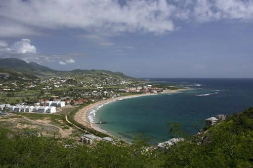 Liên bang St Kitts and Nevis, đảo quốc nằm trong quần đảo Leeward, Tây Ấn có dân số là 55.000 người và có 1 tỷ phú, đứng thứ 2 bảng xếp hạng. Ngành công nghiệp phát triển ở nước này là may mặc, lắp ráp và là một trong các ngành công nghiệp lắp ráp điện tử lớn nhất trong vùng Caribbean. Liên bang St Kitts and Nevis, đảo quốc nằm trong quần đảo Leeward, Tây Ấn có dân số là 55.000 người và có 1 tỷ phú, đứng thứ 2 bảng xếp hạng. Ngành công nghiệp phát triển ở nước này là may mặc, lắp ráp và là một trong các ngành công nghiệp lắp ráp điện tử lớn nhất trong vùng Caribbean.