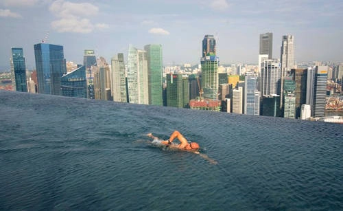 Singapore có 5.469.700 dân, số lượng tỷ phú là 19 người. Điều đó có nghĩa là cứ 287.879 người dân thì có một người là tỷ phú. Dựa vào số liệu trên, đảo quốc sư tử đứng thứ 7. Singapore có 5.469.700 dân, số lượng tỷ phú là 19 người. Điều đó có nghĩa là cứ 287.879 người dân thì có một người là tỷ phú. Dựa vào số liệu trên, đảo quốc sư tử đứng thứ 7.