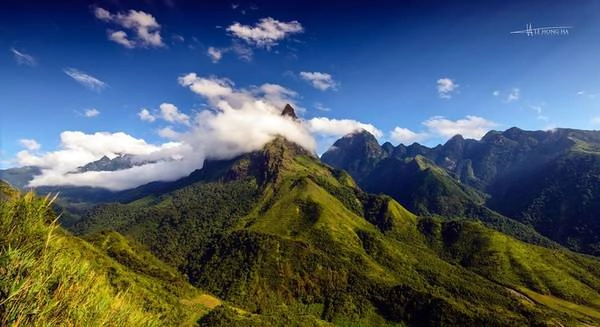 Trên đèo Ô Quy Hồ bạn dễ dàng nhìn thấy đỉnh Chu Va thuộc xã Sơn Bình, huyện Tam Đường, Lai Châu. Trên đèo Ô Quy Hồ bạn dễ dàng nhìn thấy đỉnh Chu Va thuộc xã Sơn Bình, huyện Tam Đường, Lai Châu.