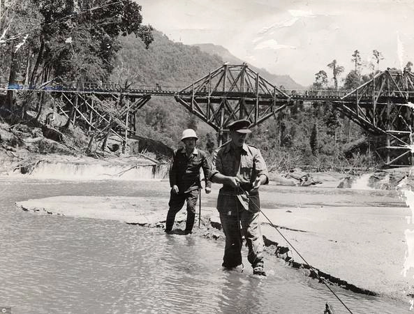 Cuốn sách này đã gợi cảm hứng cho việc xây dựng một cây cầu qua sông Mae Khlaung trong Thế chiến II. Sau khi sách được chuyển thể thành phim, du khách đã tìm tới đây tham quan. Tuy nhiên, do sông Kwwai không có cầu, một phần sông Mae Khlaung được đổi tên thành Khwae Yai để phù hợp với câu chuyện hơn.