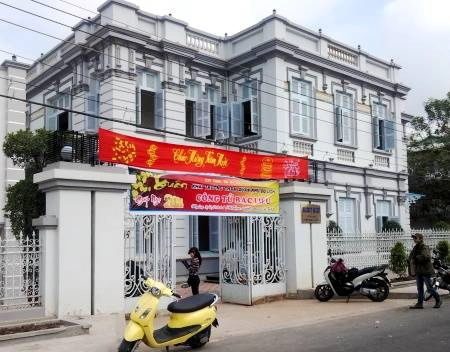 Cụm nhà Công tử Bạc Liêu (phường 3, TP Bạc Liêu) trưng bày trên 40 hiện vật của gia đình "Công tử Bạc Liêu" Trần Trinh Huy từng sử dụng. Tại đây, du khách sẽ được chiêm ngưỡng những vật dụng quý giá một thời chỉ những người giàu nhất Nam kỳ lục tỉnh mới có. (Ảnh: Huỳnh Hải)