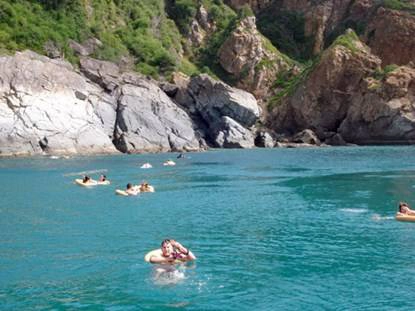 Nha Trang là điểm đến lý tưởng cho những du khách thích trốn lạnh. Nha Trang là điểm đến lý tưởng cho những du khách thích trốn lạnh.