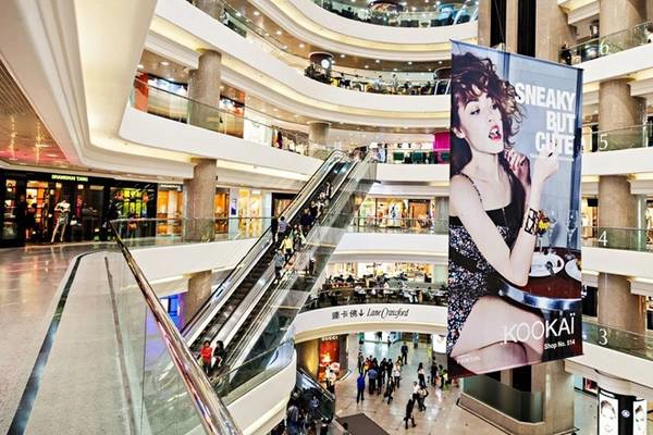 Mua sắm tại các siêu thị cao cấp như Times Square. Mua sắm tại các siêu thị cao cấp như Times Square.
