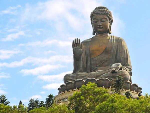 Leo 200 bậc đá thăm tượng Đại Phật Thiên Tân (Tian Tian Big Buddha) bằng đồng, một trong những pho tượng Phật lớn nhất thế giới. Leo 200 bậc đá thăm tượng Đại Phật Thiên Tân (Tian Tian Big Buddha) bằng đồng, một trong những pho tượng Phật lớn nhất thế giới.