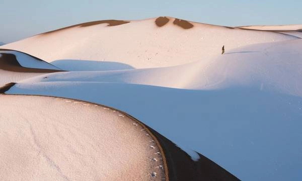 Sa mạc Maranjab rộng dài như bất tận nằm ở phía bắc thành phố Aran Bidgol, tỉnh Isfahan. Sa mạc nằm ở độ cao 850 m so với mực nước biển. Đây là một trong những vùng sa mạc đẹp nhất Iran với nhiều đồi cát trải dài. Ở đây du khách có thể tham quan thêm hồ muối Aran Bidgol với phong cảnh ngoạn mục. Sa mạc Maranjab rộng dài như bất tận nằm ở phía bắc thành phố Aran Bidgol, tỉnh Isfahan. Sa mạc nằm ở độ cao 850 m so với mực nước biển. Đây là một trong những vùng sa mạc đẹp nhất Iran với nhiều đồi cát trải dài. Ở đây du khách có thể tham quan thêm hồ muối Aran Bidgol với phong cảnh ngoạn mục.