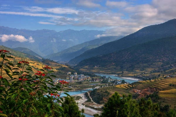 Bhutan được mệnh danh là "quốc gia hạnh phúc nhất thế giới. Ảnh: yatraexoticroutes.com