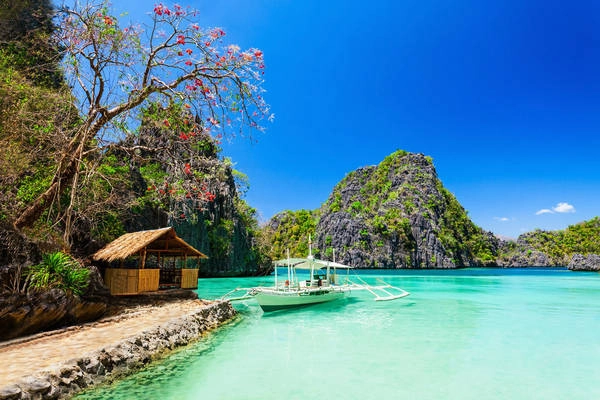 Biển trời xanh ngắt ở Philippines. Ảnh: Buzzfeed
