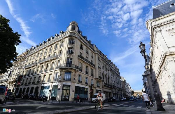 Paris là bảo tàng ngoài trời khổng lồ của các công trình kiến trúc, nhà thờ, rạp hát, tòa nhà, cầu... Du khách không có nhiều thời gian thì chỉ cần tập trung dạo chơi, khám phá ở khu vực quận 1 cũng sẽ có cái nhìn tổng quan về cả thành phố hàng trăm năm lịch sử này. Paris là bảo tàng ngoài trời khổng lồ của các công trình kiến trúc, nhà thờ, rạp hát, tòa nhà, cầu... Du khách không có nhiều thời gian thì chỉ cần tập trung dạo chơi, khám phá ở khu vực quận 1 cũng sẽ có cái nhìn tổng quan về cả thành phố hàng trăm năm lịch sử này.