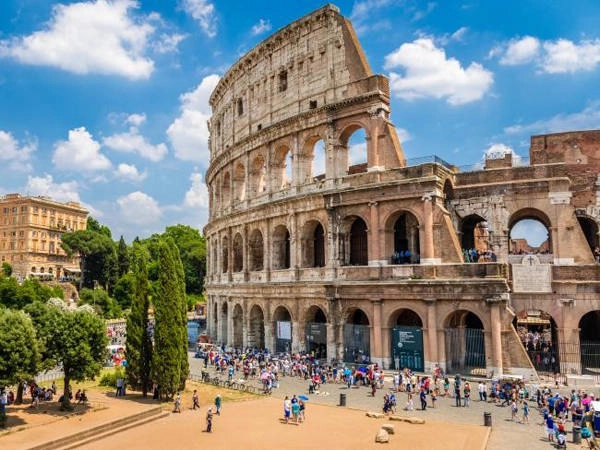 Colosseum, Rome, Italy: Đây không chỉ là nơi bạn được chiêm ngưỡng một trong những kiến trúc vĩ đại nhất của loài người còn sót lại, đồng thời có cơ hội bắt nhiều Pokemon như Pikachu, Squirtle, Oddish, Espeon, Umbreon and Makuhita. Ngoài ra, ở Rome có khá nhiều Pokemon lạ, độc đáo. Colosseum, Rome, Italy: Đây không chỉ là nơi bạn được chiêm ngưỡng một trong những kiến trúc vĩ đại nhất của loài người còn sót lại, đồng thời có cơ hội bắt nhiều Pokemon như Pikachu, Squirtle, Oddish, Espeon, Umbreon and Makuhita. Ngoài ra, ở Rome có khá nhiều Pokemon lạ, độc đáo.