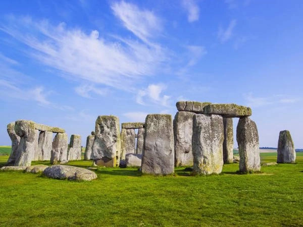 Stonehenge, Wiltshire, Anh: Di tích độc đáo này là nơi bạn có thể tìm thấy nhiều chú Pokemon Eevee đáng yêu. Stonehenge, Wiltshire, Anh: Di tích độc đáo này là nơi bạn có thể tìm thấy nhiều chú Pokemon Eevee đáng yêu.