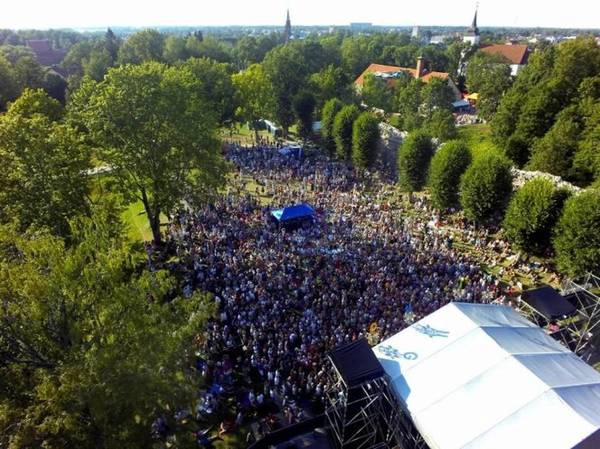 Viljandi rộn ràng trong lễ hội nhạc dân gian thường niên - Ảnh: folk.ee Viljandi rộn ràng trong lễ hội nhạc dân gian thường niên - Ảnh: folk.ee