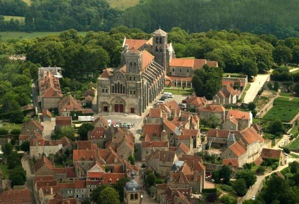 Vương cung thánh đường Marie-Madeleine, kiệt tác kiến trúc ở Vezelay - Ảnh: wp Vương cung thánh đường Marie-Madeleine, kiệt tác kiến trúc ở Vezelay - Ảnh: wp