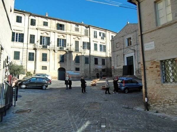 Nơi ở của thi hảo Giacomo Leopardi tại Recanati - Ảnh: uteap Nơi ở của thi hảo Giacomo Leopardi tại Recanati - Ảnh: uteap