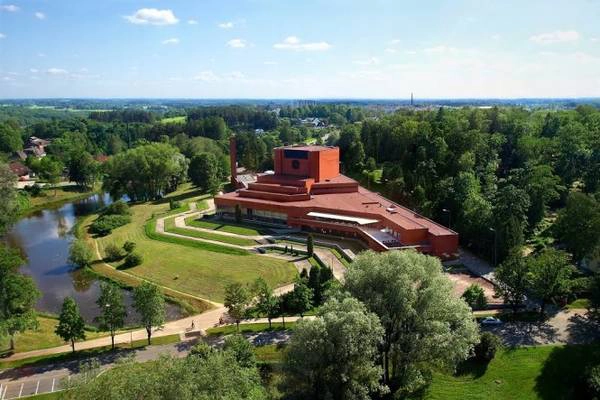 Nhà hát kịch nghệ Ugala nổi tiếng nhất Estonia - Ảnh: panoramio Nhà hát kịch nghệ Ugala nổi tiếng nhất Estonia - Ảnh: panoramio