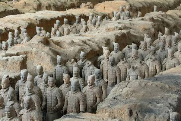 Đội quân đất nung trong lăng mộ Tần Thủy Hoàng. Ảnh: Asiaone Đội quân đất nung trong lăng mộ Tần Thủy Hoàng. Ảnh: Asiaone