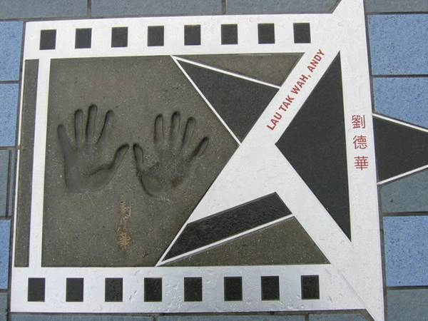 Nhung-diem-hen-van-hoa-dam-phong-cach-Hong-Kong-ivivu-11
