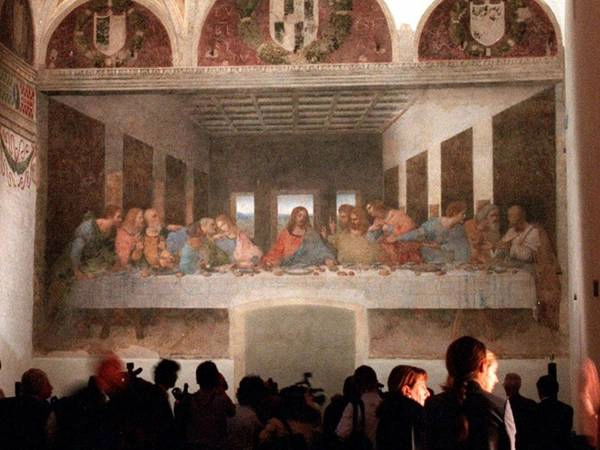 Milan không có nhiều địa điểm lịch sử để tham quan như Rome hay Florence nhưng bạn không nên bỏ qua một số nơi. Bức họa The Last Supper (Il Cenacolo) của danh họa Leonardo da Vinci phủ kín bức tường của một tu viện. Bạn cần nên mua vé sớm, vì tu viện chỉ cho phép một lượng du khách nhất định vào tham quan mỗi ngày. Ảnh: Antonio Calanni/AP. Milan không có nhiều địa điểm lịch sử để tham quan như Rome hay Florence nhưng bạn không nên bỏ qua một số nơi. Bức họa The Last Supper (Il Cenacolo) của danh họa Leonardo da Vinci phủ kín bức tường của một tu viện. Bạn cần nên mua vé sớm, vì tu viện chỉ cho phép một lượng du khách nhất định vào tham quan mỗi ngày. Ảnh: Antonio Calanni/AP.