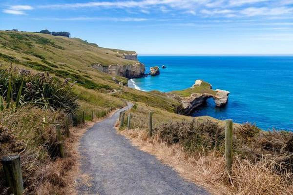 <strong>Dunedin, New Zealand: </strong> Dunedin cũng là điểm đến lý tưởng để tham gia môn thể thao mạo hiểm lướt sóng. Nơi đây còn nổi tiếng với trường đại học đầu tiên của New Zealand - Otago.
