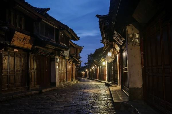 Phố cổ ở Lệ Giang là toà thành cổ được xây dựng từ cuối đời Nam Tống, đã có hơn 800 năm lịch sử. Phố cổ ở Lệ Giang là toà thành cổ được xây dựng từ cuối đời Nam Tống, đã có hơn 800 năm lịch sử.