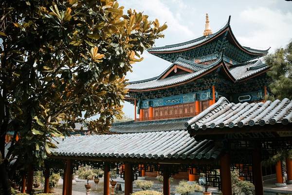 Cả Mộc phủ toát lên một vẻ bề thế uy nghi. Nơi đây được gọi là Tử Cấm Thành của Vân Nam. Cả Mộc phủ toát lên một vẻ bề thế uy nghi. Nơi đây được gọi là Tử Cấm Thành của Vân Nam.