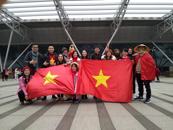 Nhiều cổ động viên của Việt Nam đã có mặt tại Trung Quốc để ủng hộ đội tuyển U23. Nhiều cổ động viên của Việt Nam đã có mặt tại Trung Quốc để ủng hộ đội tuyển U23.