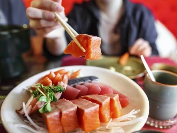 Không xả rác: Người Nhật coi việc vừa đi vừa ăn là khiếm nhã. Bạn cũng nên mang theo túi và bỏ rác vào túi chứ không nên xả rác bừa bãi. Ảnh: Supplied. 