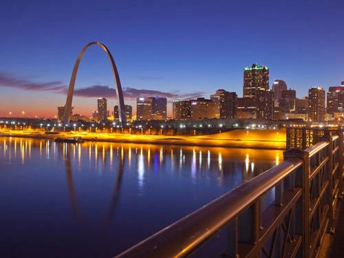 Làm gì ở St. Louis? Thành phố này cũng là nơi lý tưởng để khám phá ẩm thực và địa điểm gợi ý cho bạn là nhà hàng Death in the Afternoon với hướng nhìn ra khu vườn điêu khắc. Hãy dành thời gian chiêm ngưỡng nhà thờ chính tòa Basilica và một buổi chiều dạo bộ dọc đường ven sông Great Rivers Greenway. Làm gì ở St. Louis? Thành phố này cũng là nơi lý tưởng để khám phá ẩm thực và địa điểm gợi ý cho bạn là nhà hàng Death in the Afternoon với hướng nhìn ra khu vườn điêu khắc. Hãy dành thời gian chiêm ngưỡng nhà thờ chính tòa Basilica và một buổi chiều dạo bộ dọc đường ven sông Great Rivers Greenway.