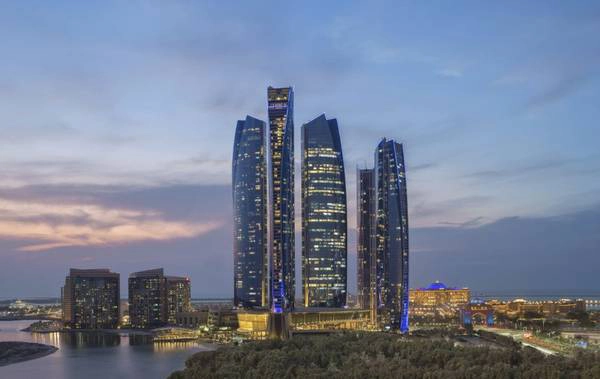Cụm tháp Etihad: Khu vực đô thị của Abu Dhabi phát triển không kém các thành phố khác, trong đó ấn tượng nhất là cụm 5 tháp Etihad. Bạn có thể tới tháp số 2, lên đài quan sát ở tầng 74 để ngắm toàn cảnh thành phố và thưởng thức trà chiều. Cụm tháp Etihad: Khu vực đô thị của Abu Dhabi phát triển không kém các thành phố khác, trong đó ấn tượng nhất là cụm 5 tháp Etihad. Bạn có thể tới tháp số 2, lên đài quan sát ở tầng 74 để ngắm toàn cảnh thành phố và thưởng thức trà chiều.