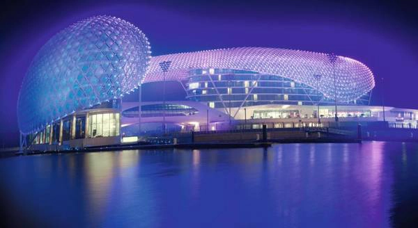 Yas Viceroy Abu Dhabi: Có bề ngoài như một tàu vũ trụ với hệ thống đèn LED ấn tượng, Yas Viceroy là khách sạn 5 sao sang trọng và một trong những điểm vui chơi đông khách nhất thành phố, với 11 nhà hàng và hộp đêm nổi tiếng Rush. Yas Viceroy Abu Dhabi: Có bề ngoài như một tàu vũ trụ với hệ thống đèn LED ấn tượng, Yas Viceroy là khách sạn 5 sao sang trọng và một trong những điểm vui chơi đông khách nhất thành phố, với 11 nhà hàng và hộp đêm nổi tiếng Rush.