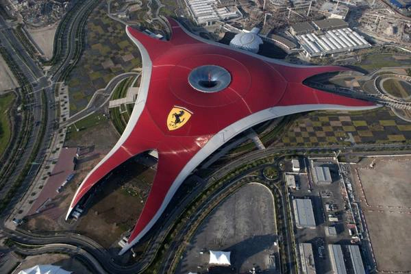 Ferrari World Abu Dhabi: Ferrari mở công viên giải trí đầu tiên ở Abu Dhabi vào năm 2010. Tại đây, du khách có thể trải nghiệm tàu lượn nhanh nhất thế giới Formula Rossa, hay tàu lượn có vòng xoắn cao nhất thế giới Flying Aces. Ferrari World Abu Dhabi: Ferrari mở công viên giải trí đầu tiên ở Abu Dhabi vào năm 2010. Tại đây, du khách có thể trải nghiệm tàu lượn nhanh nhất thế giới Formula Rossa, hay tàu lượn có vòng xoắn cao nhất thế giới Flying Aces.