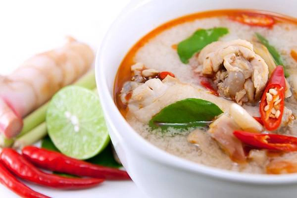 Đồ ăn Thái Lan thường rất cay. Ảnh: goingmywayz. Nhung-dieu-khien-ban-mat-mat-o-Thai-Lan-ivivu-2