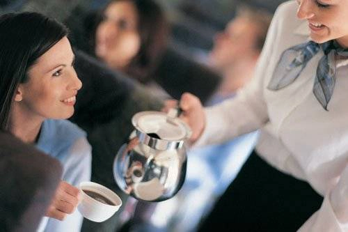 Đối xử lịch sự với nhân viên. Đối xử lịch sự với nhân viên.