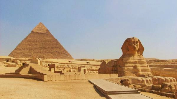 Kim tự tháp Giza và tượng Nhân Sư huyền thoại. Kim tự tháp Giza và tượng Nhân Sư huyền thoại.