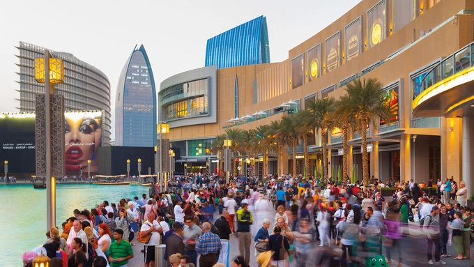 Masdar ở Abu Dhabi là thành phố đầu tiên trên thế giới không xả thải carbon, năng lượng mặt trời được sử dụng phổ biến. Ảnh: Middle East Construction News. Masdar ở Abu Dhabi là thành phố đầu tiên trên thế giới không xả thải carbon, năng lượng mặt trời được sử dụng phổ biến. Ảnh: Middle East Construction News.
